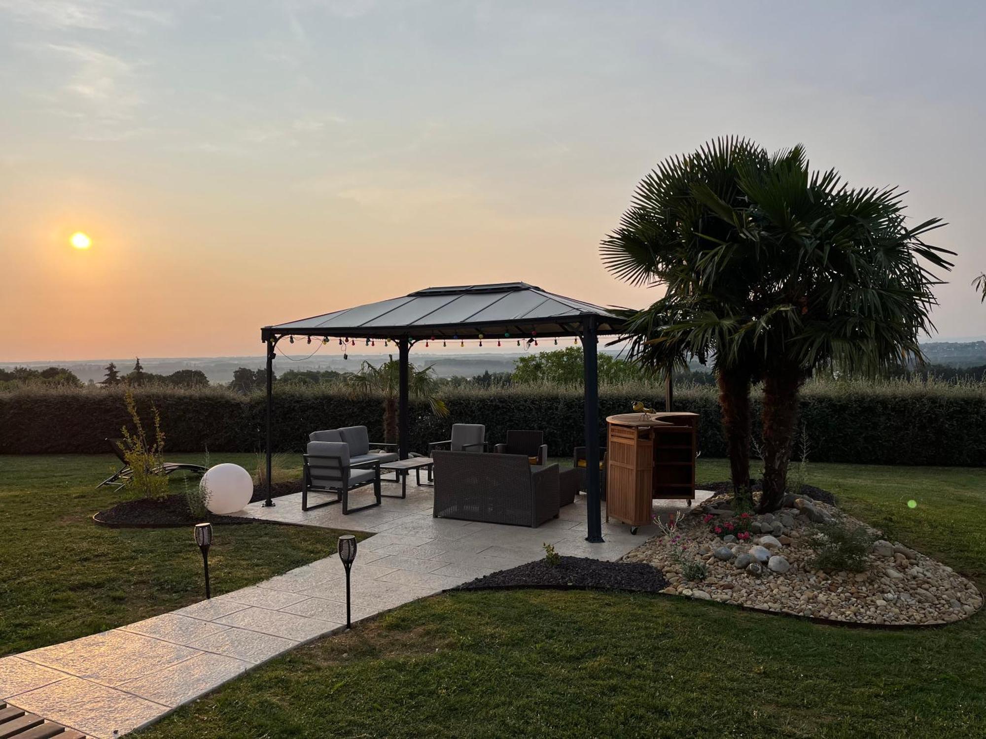 Hotel Le Kolibri Tournus Exterior photo