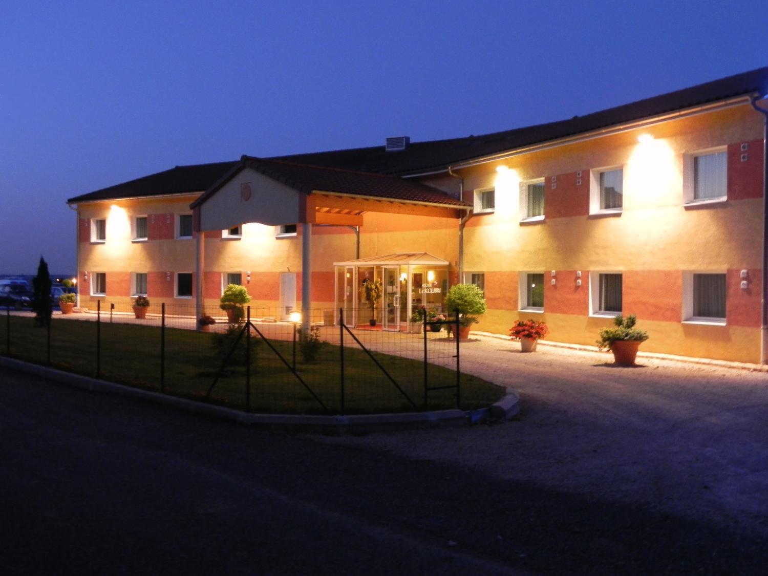 Hotel Le Kolibri Tournus Exterior photo
